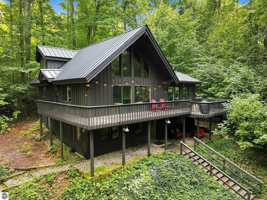 3917 Deskin Drive, Bellaire