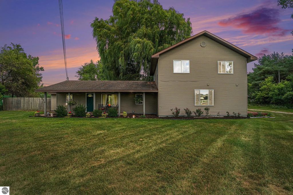 4832 N Dickenson Road, Coleman