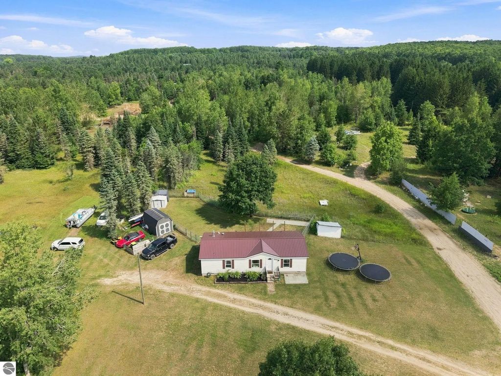 6184 Gonyer, Fife Lake