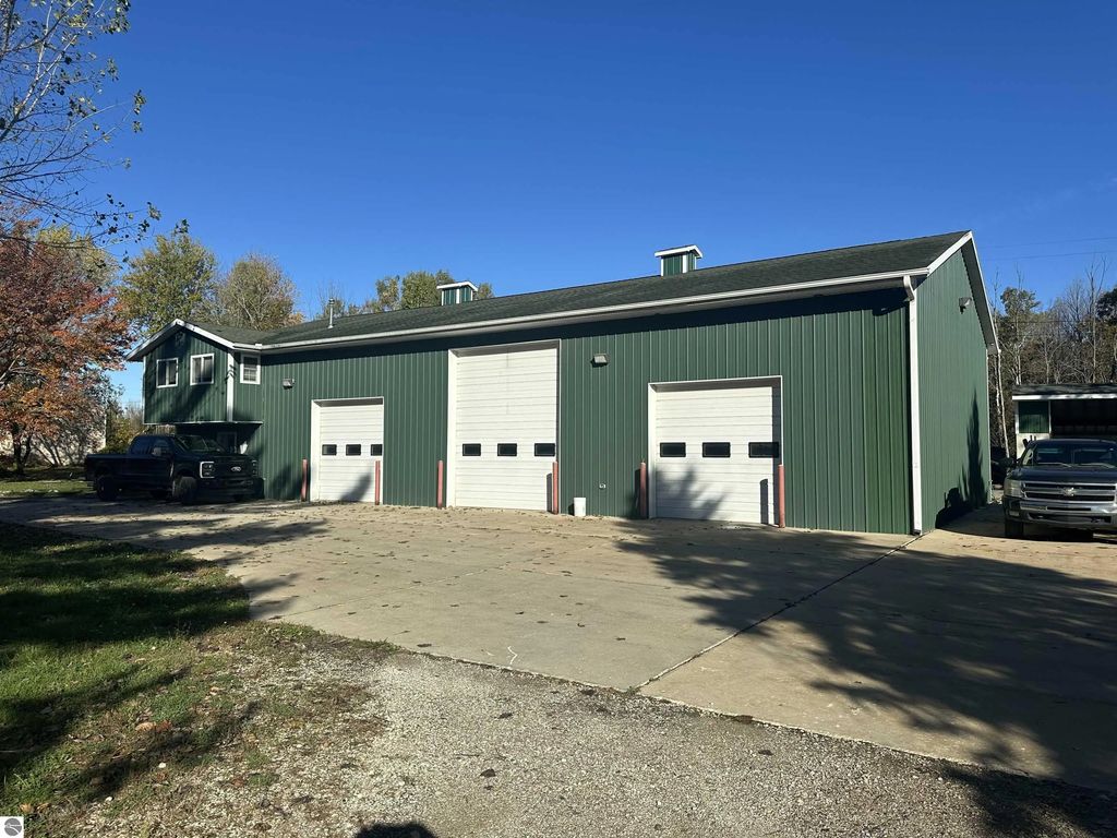 5135 E River Road, Mt Pleasant