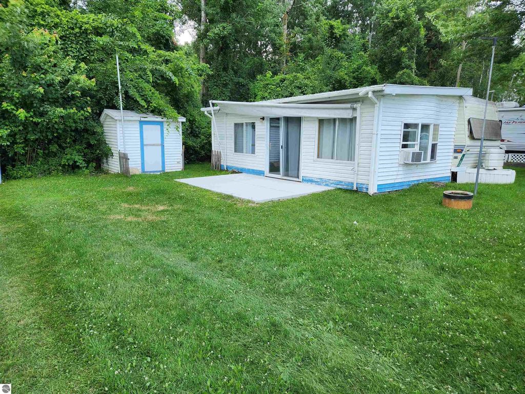 831 S Main Street, Au Gres