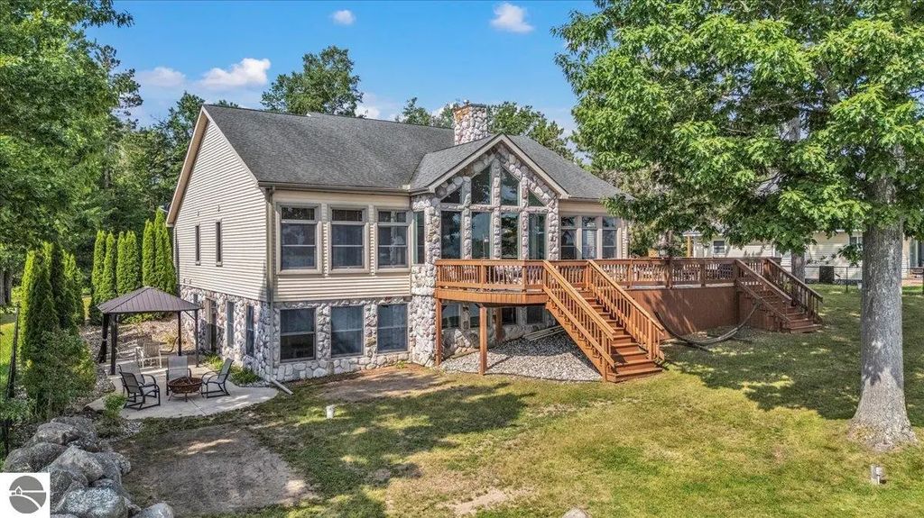 8382 Grace Street, Hale