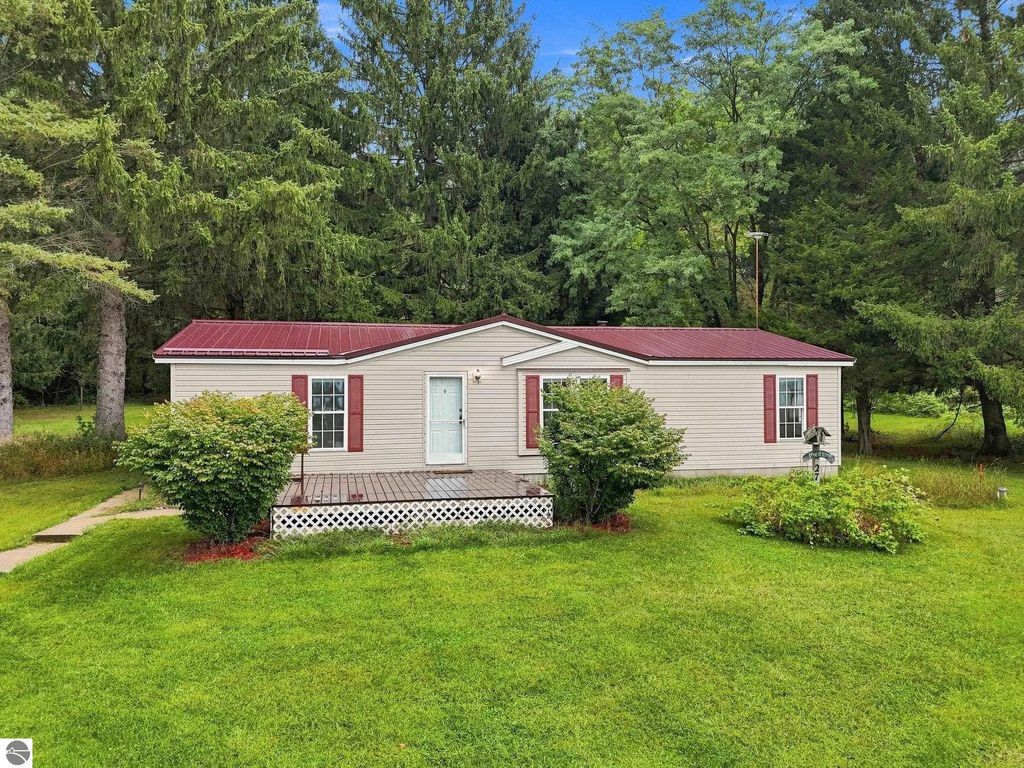2712 Ingersoll Road, Fife Lake