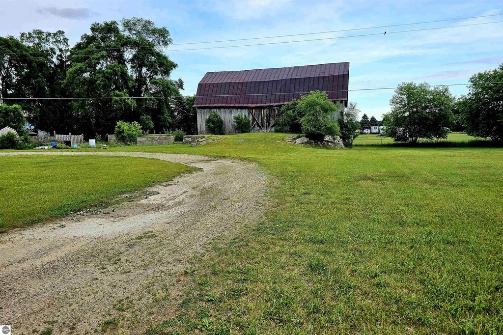 7892 N Ferris Road, Elwell