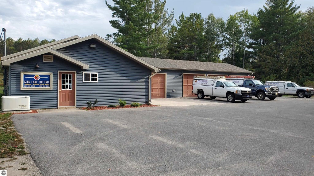 2191 Valley Road, Honor