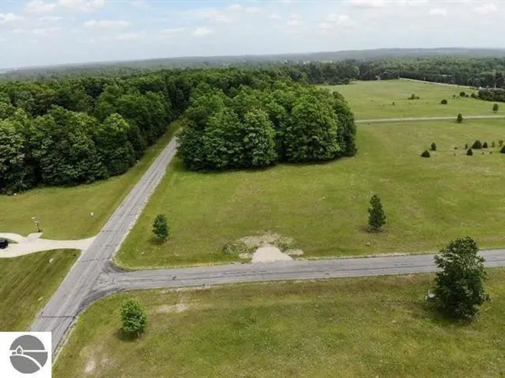 105 Pleasant Hill Drive, Cadillac