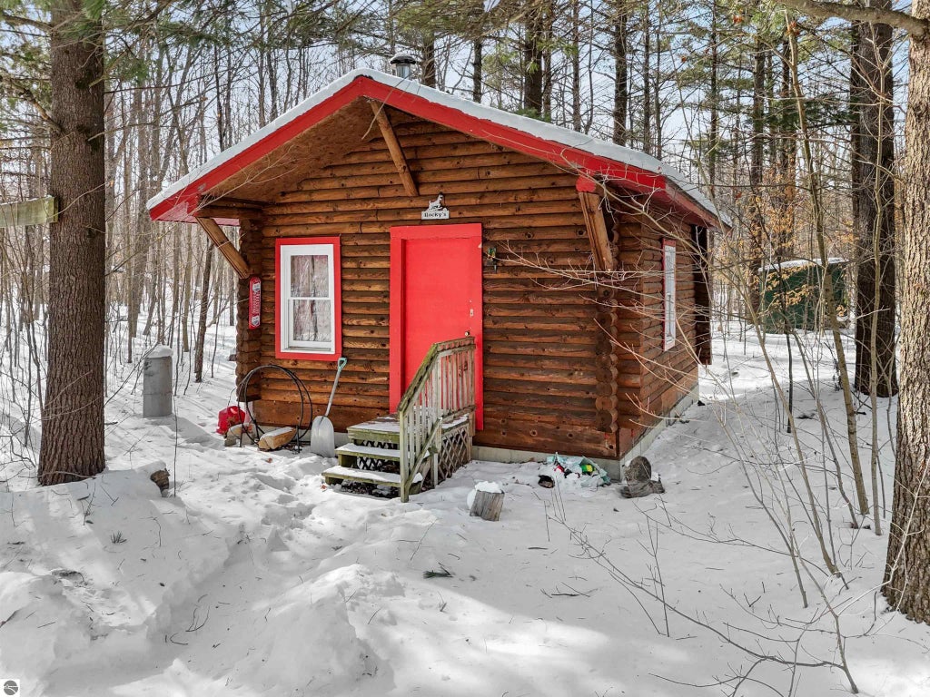 10310 E 20 Road, Manton