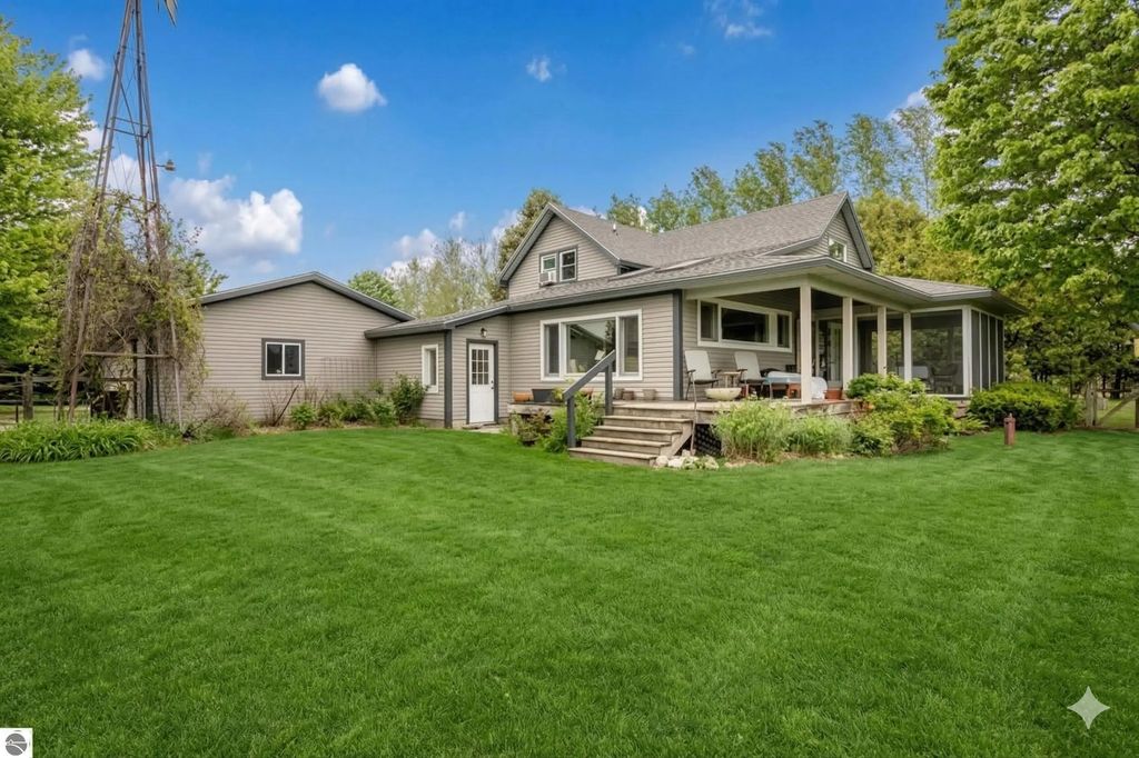 3362 S French Road, Cedar