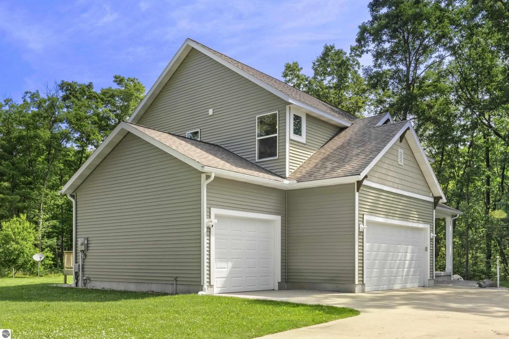 5842 Caberfae Highway, Manistee