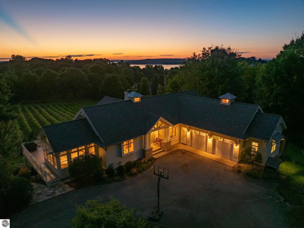 1375 Braebury Way, Traverse City