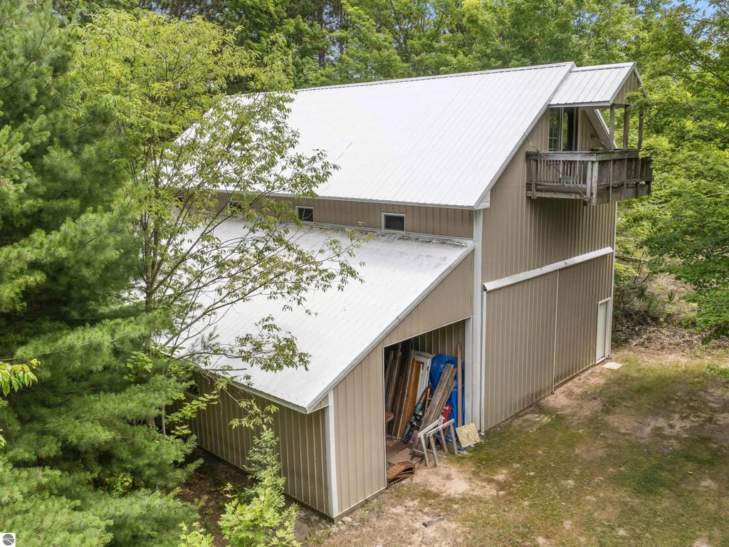 17634 Litzen Road, Copemish