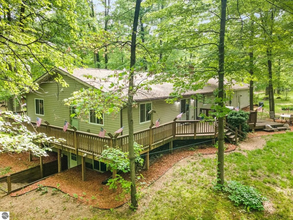7876 Douglas Road, Riverdale