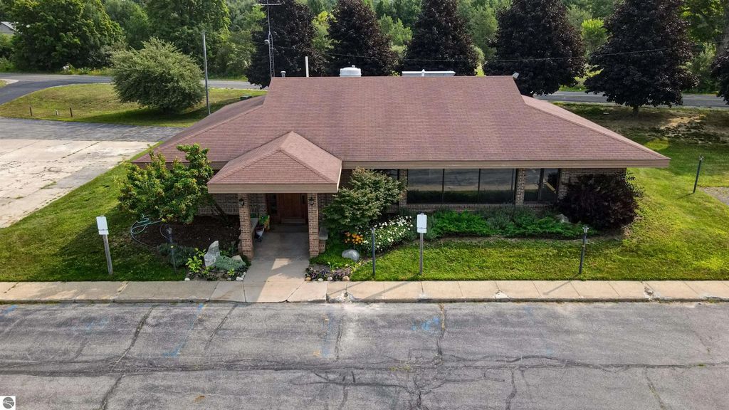 1381 Sw Bayshore, Suttons Bay