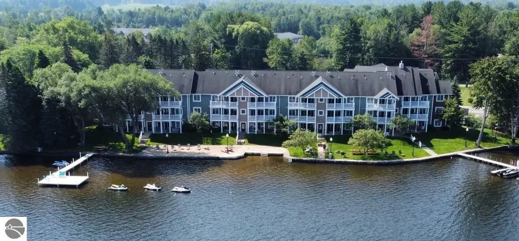 1246 Sunnyside Drive #303, Cadillac