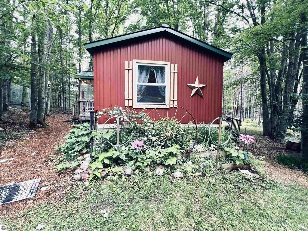154 Hills Circle, Leroy