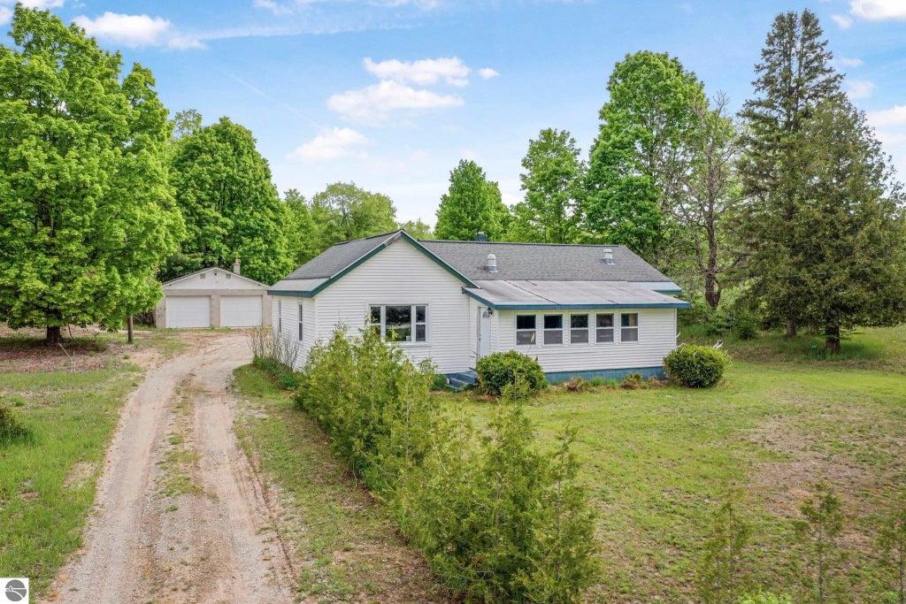 2433 E Traverse Highway, Traverse City