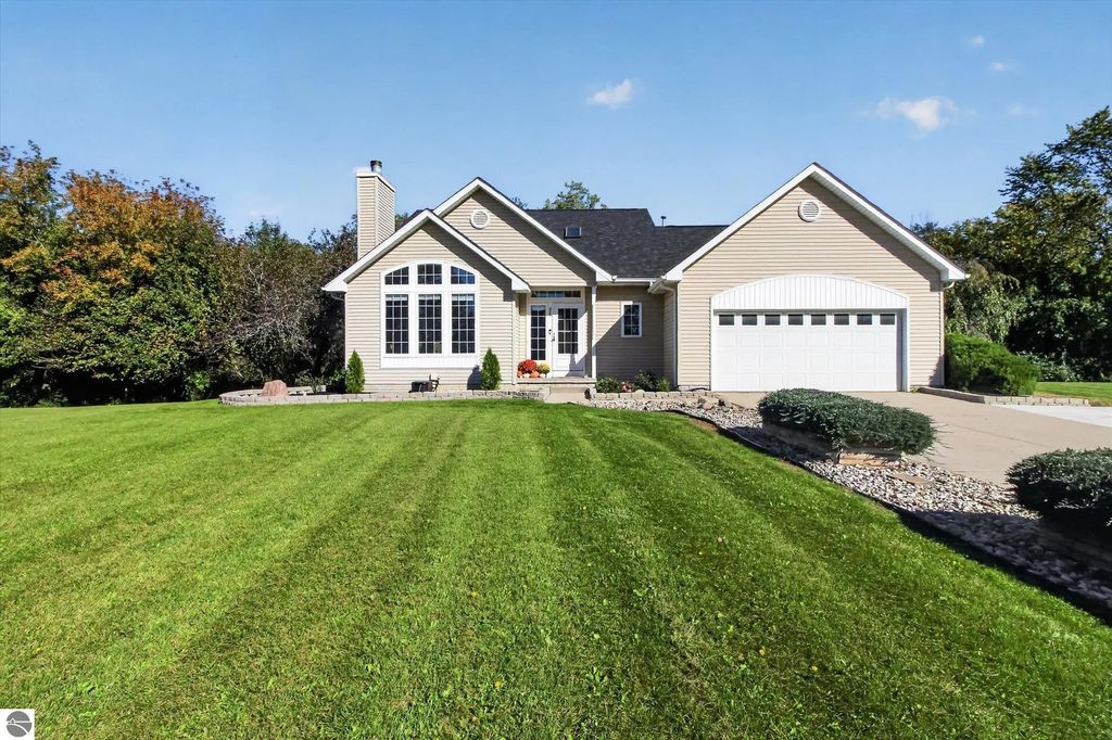 317 Red Maple Lane, Shepherd