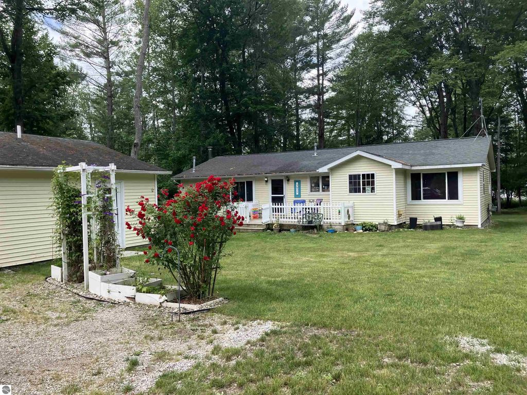 5611 Ne East Shore Drive, Kalkaska