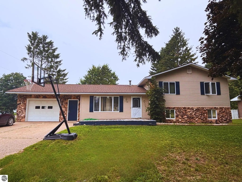 401 Sunnyside, Mancelona