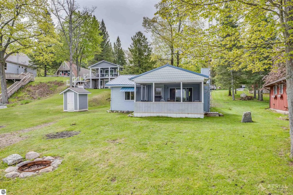 3451 Deerfield, Lupton