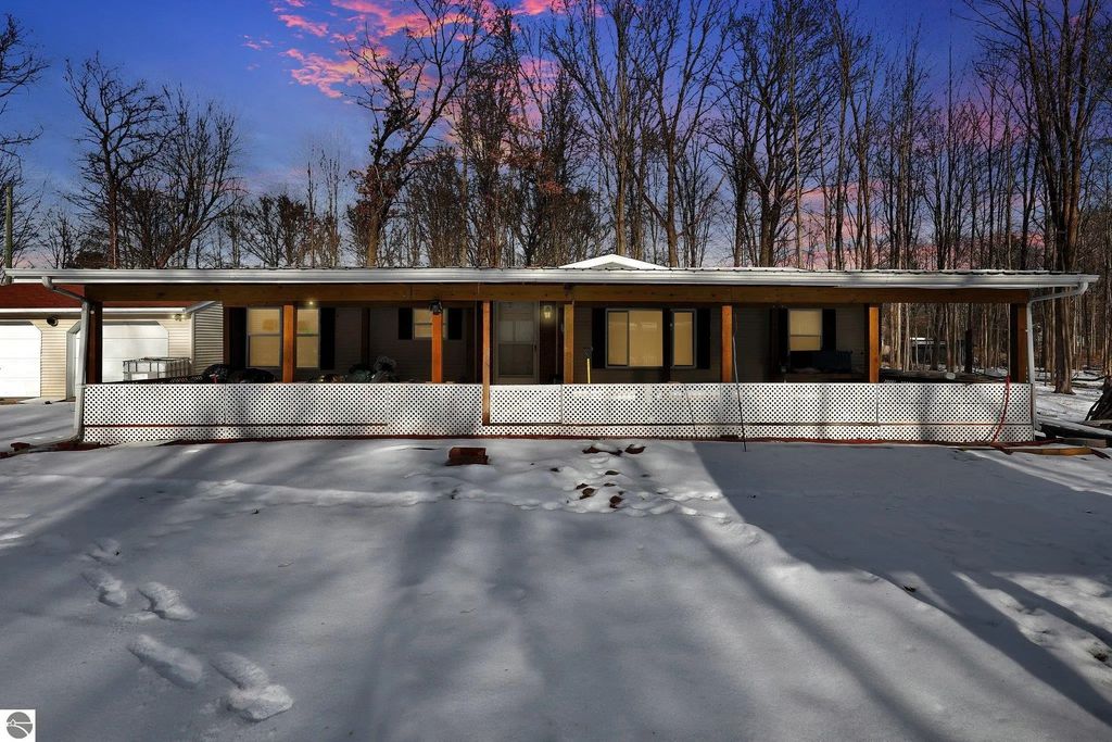 1987 W Isabella Road, Midland