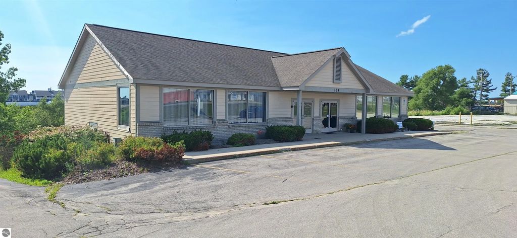 308 S Us-31, Traverse City