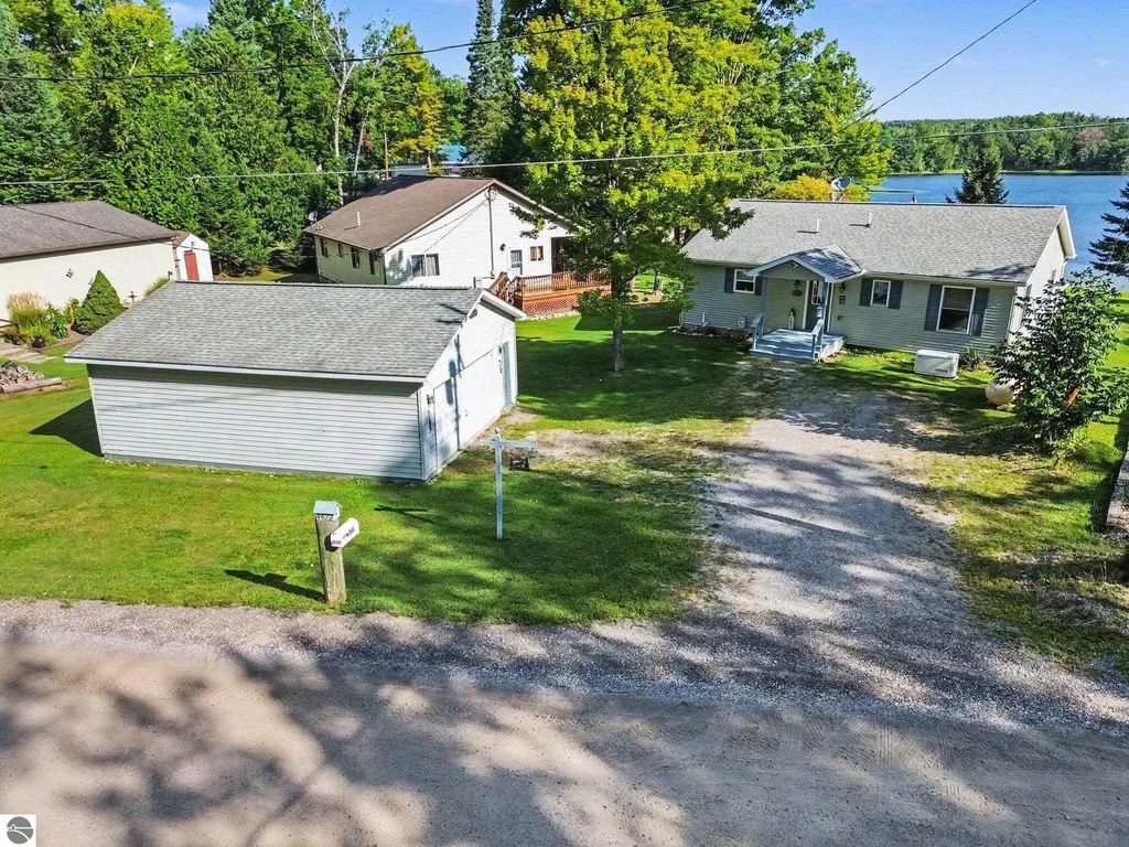 4422 S Sunset Drive, Glennie