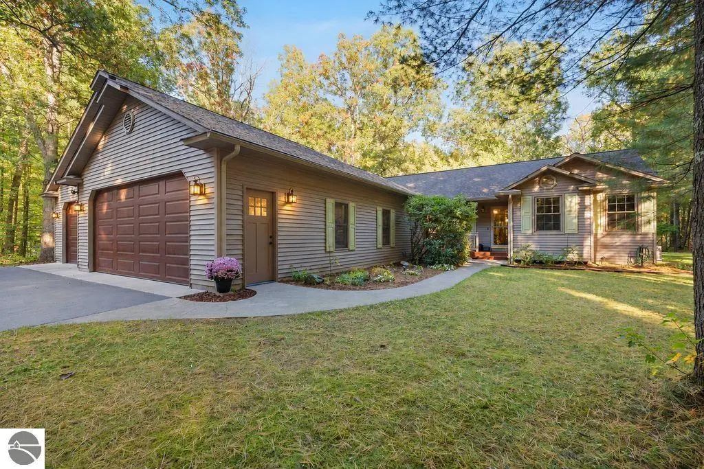 1627 White Oak Lane, Interlochen