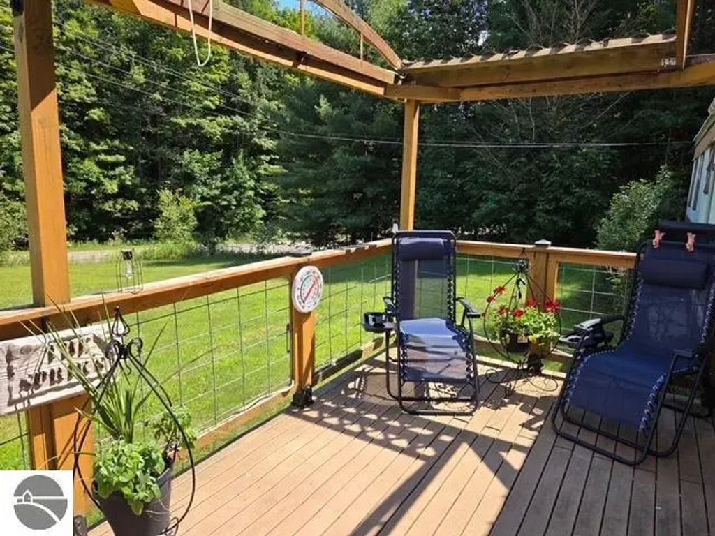 153 N Derenzy Road, Central Lake