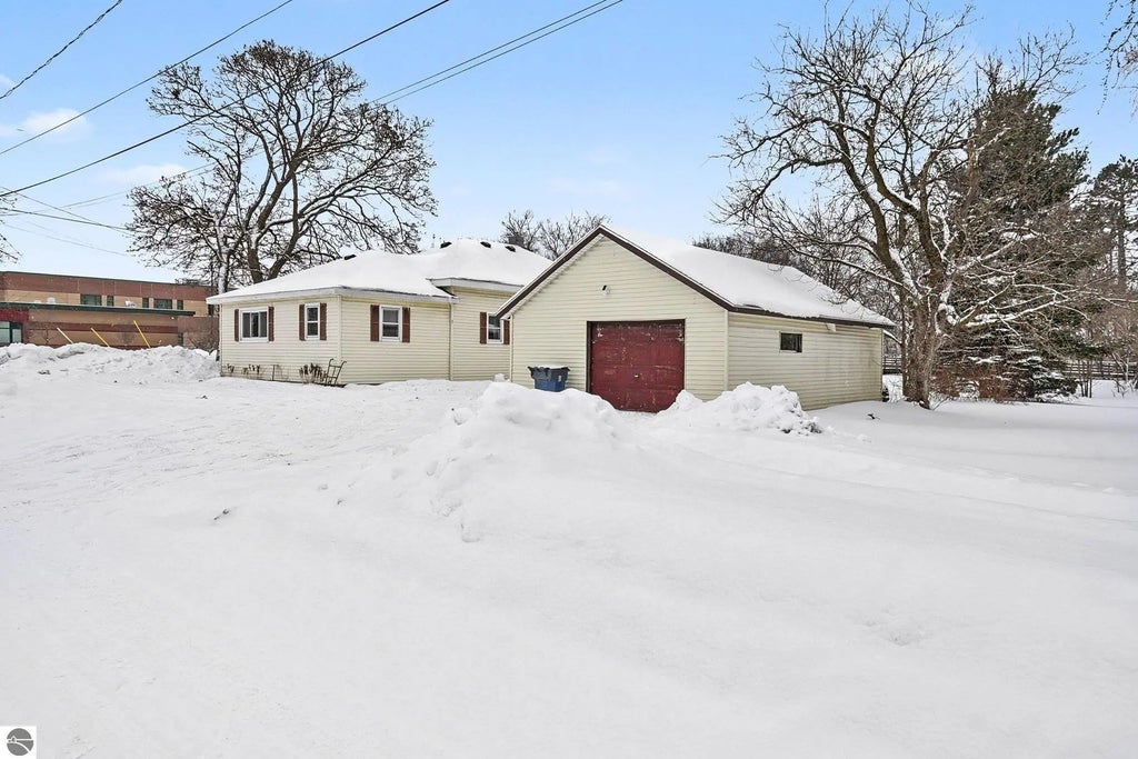 130 Ayer Street, Cadillac