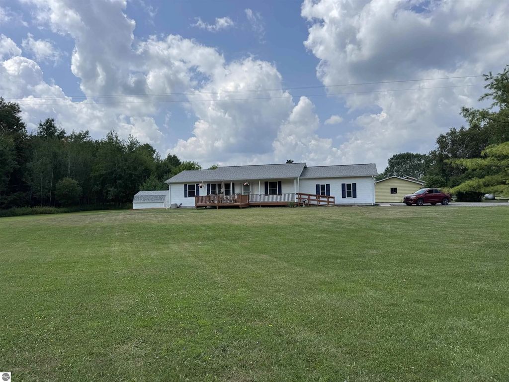 2996 Henderson Lake Road, Prescott