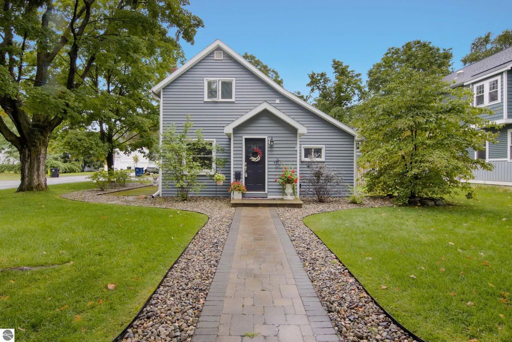 201 W Fifteenth Street, Traverse City