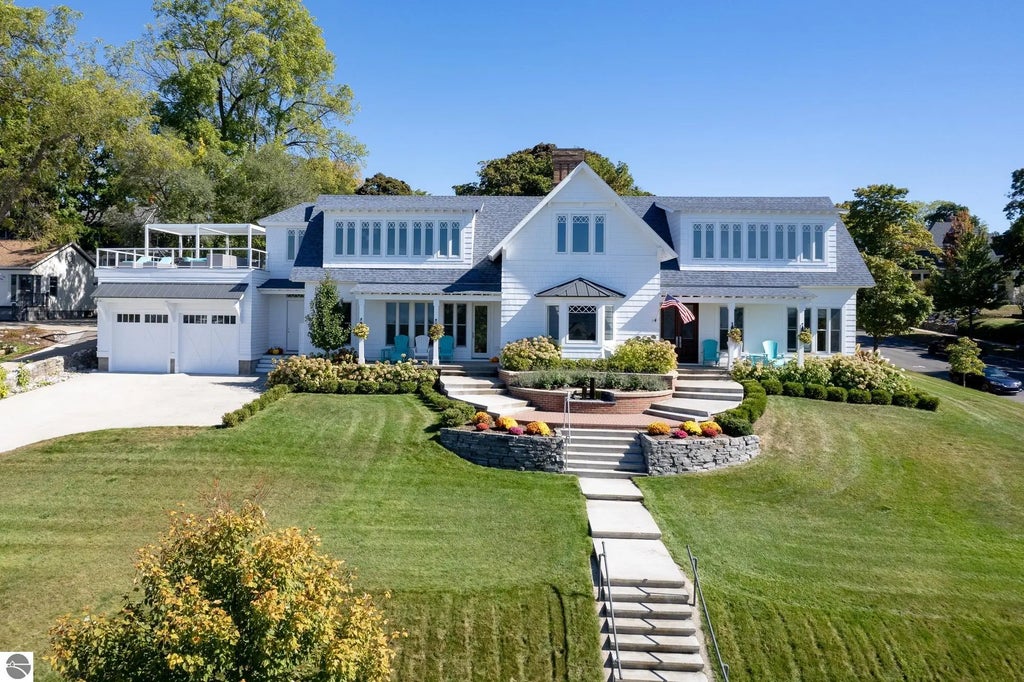 613 E Mitchell Street, Petoskey