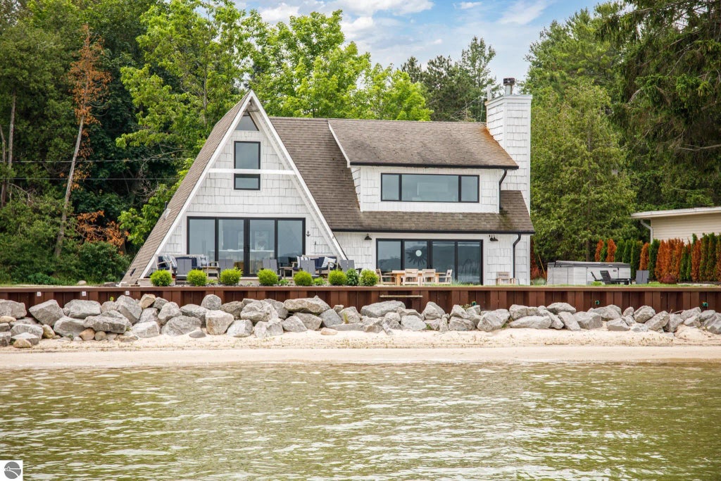 379 S Shore Drive, Suttons Bay