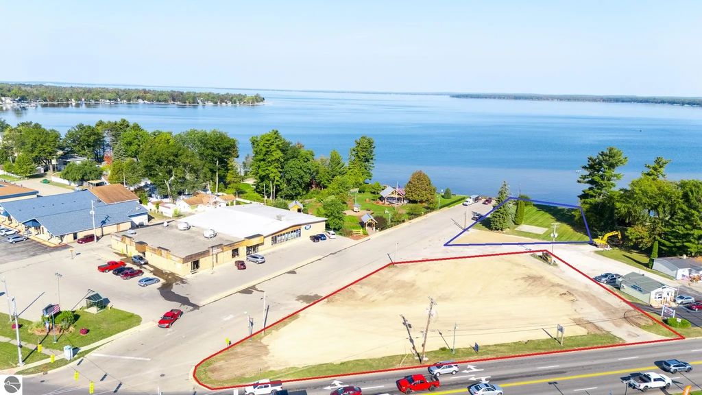 730 W Houghton Lake Drive, Prudenville