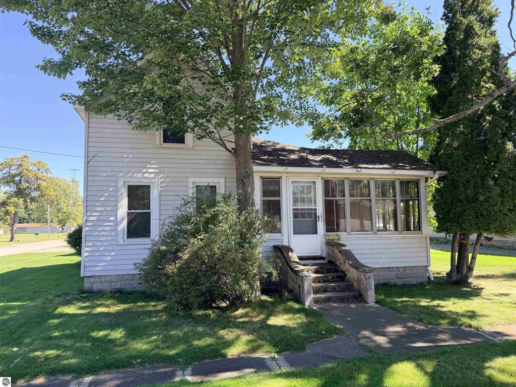 520 Tawas Street, East Tawas