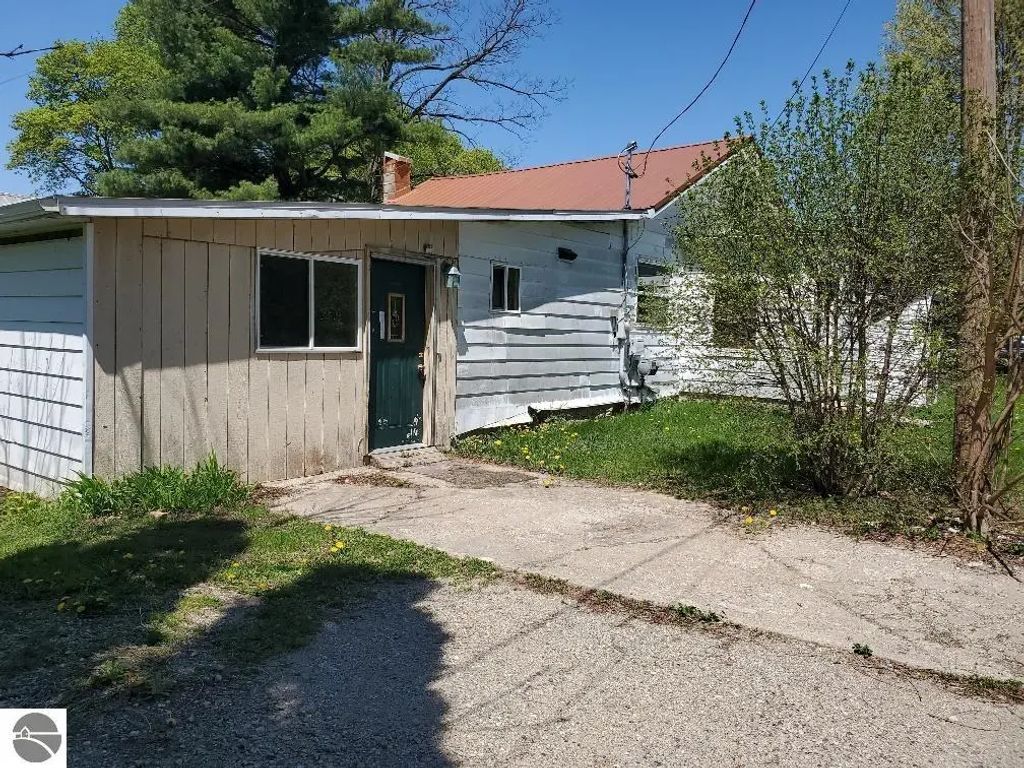 312 S Brown Street, Edmore