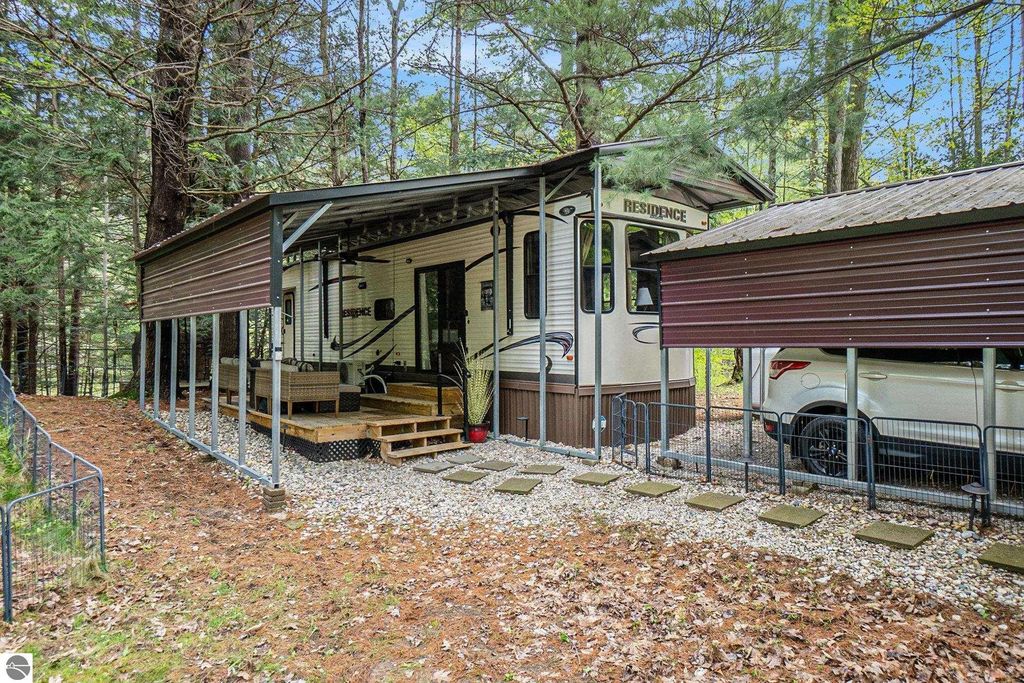 104 Pine Circle, Leroy