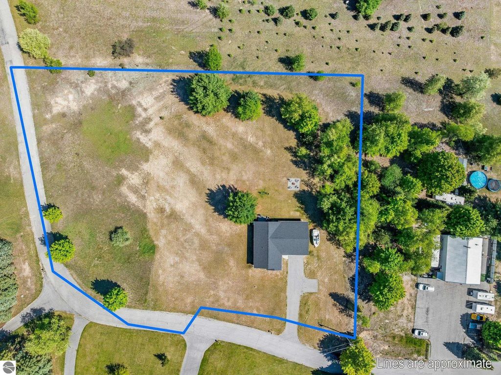 18880 Lance Lane, Interlochen