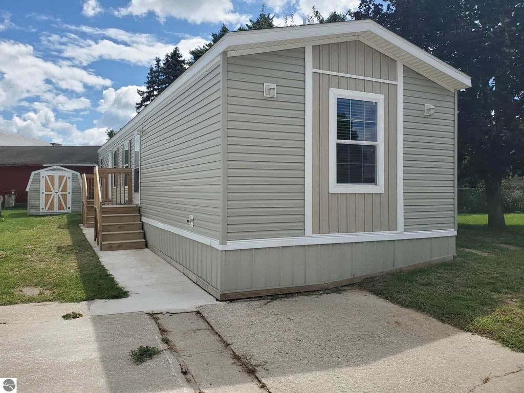 8649 S Loomis Road Lot 20, Shepherd