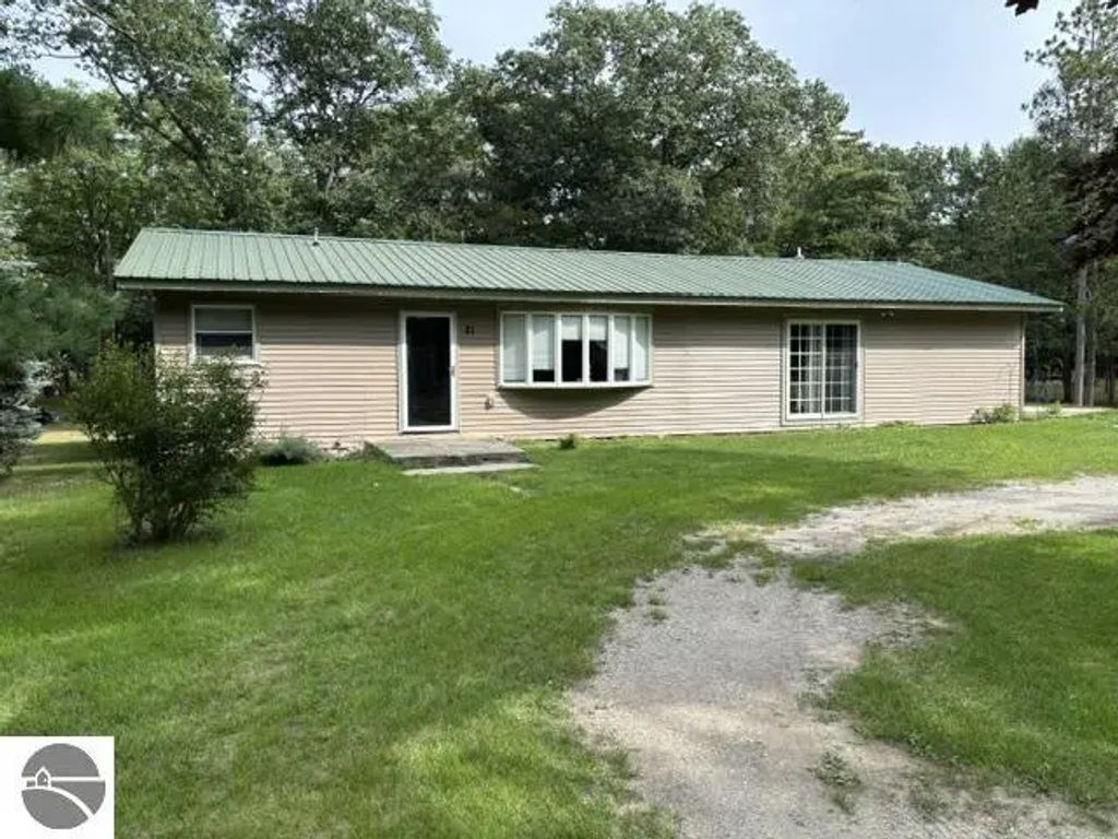 21 W Oak Street, Au Gres