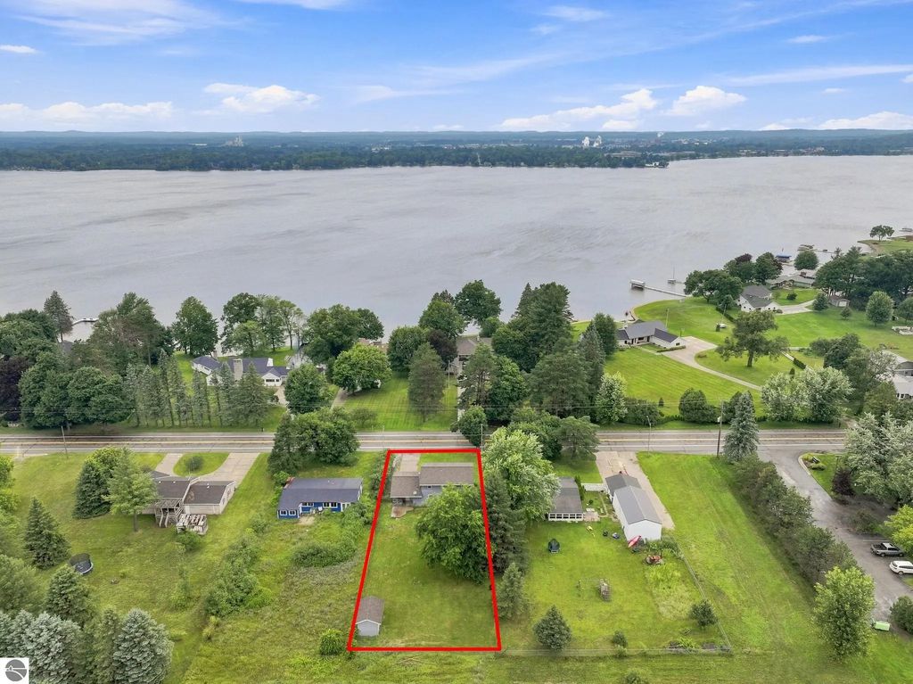 1017 Sunnyside Drive, Cadillac