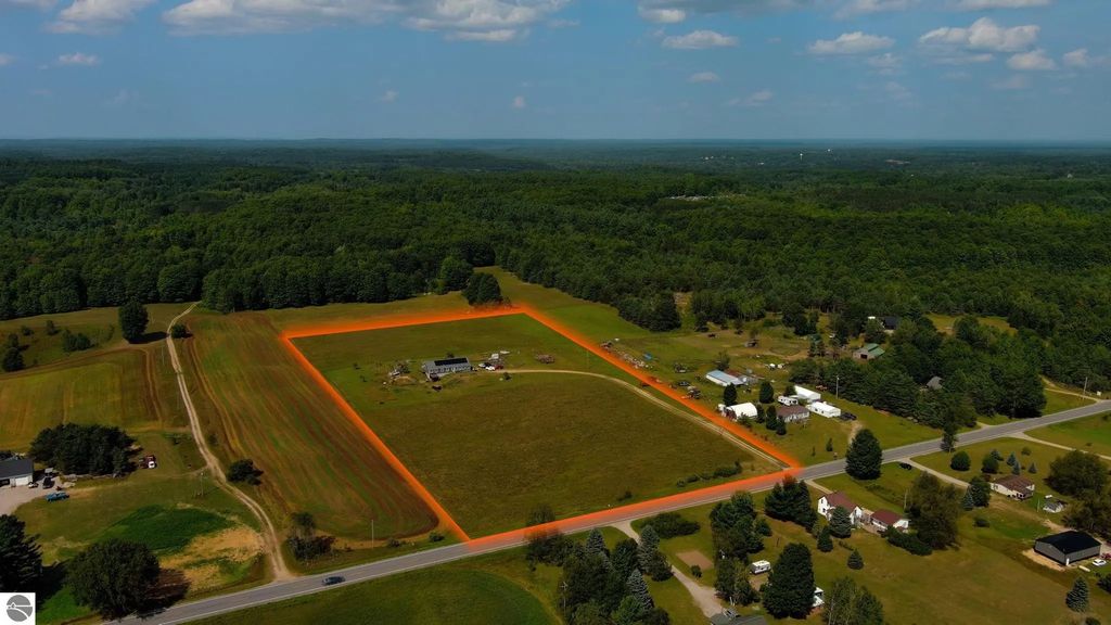 191 E Center Road, Kingsley