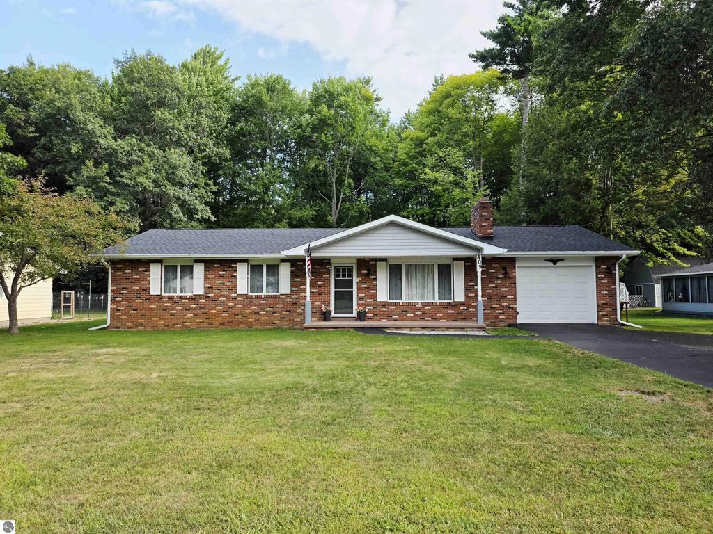 409 Airport Road, East Tawas