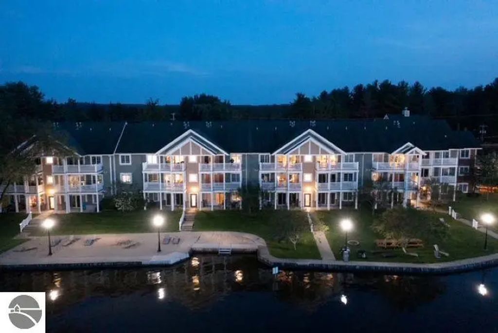 1246 Sunnyside Drive #406, Cadillac