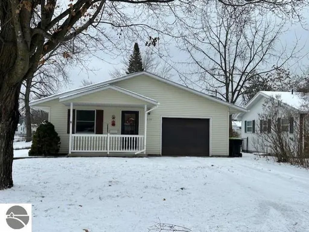 220 Smith Street, East Tawas