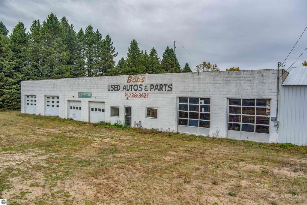 6590 Esmond Road, Hale