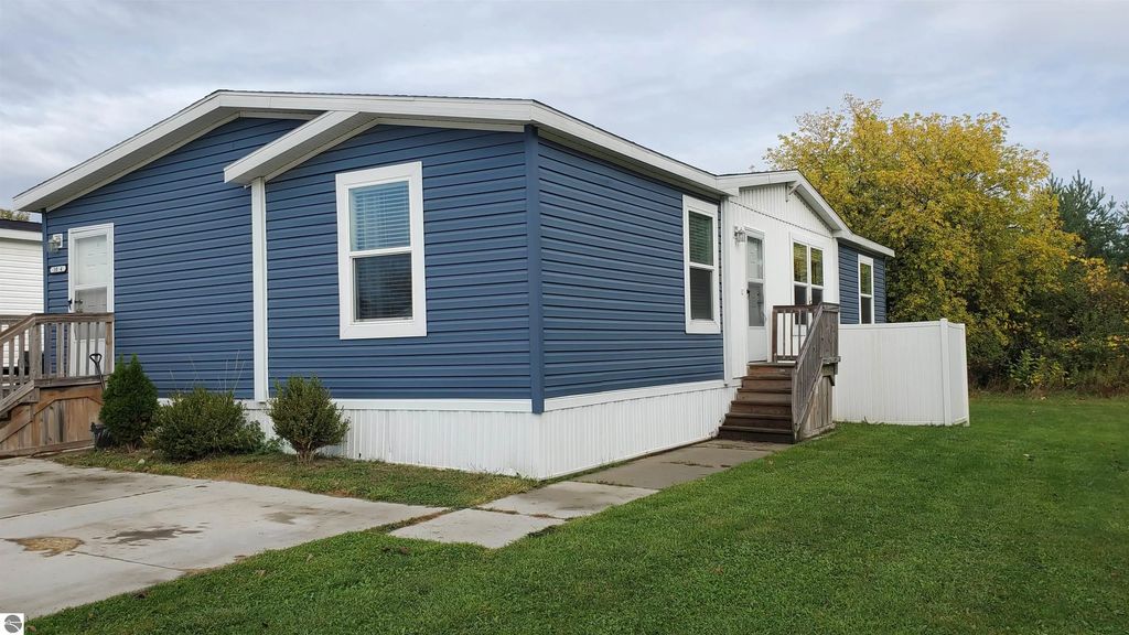 1024 Pebble Creek, Mt Pleasant