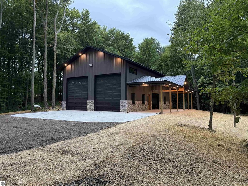 11759 E M 72, Williamsburg