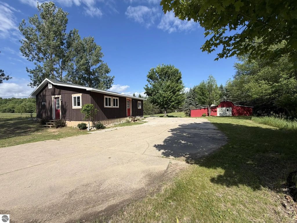 6855 W Sharon Road, Sw, Fife Lake